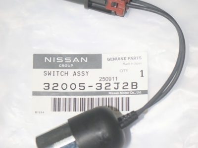 3200532J2B Cảm biến lùi NISSAN UVAN E25