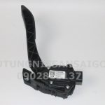 18002JN01A Chân ga NISSAN TEANA J32