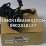 656015KE0A Khóa nắp ca pô NISSAN TERRA JD23TT