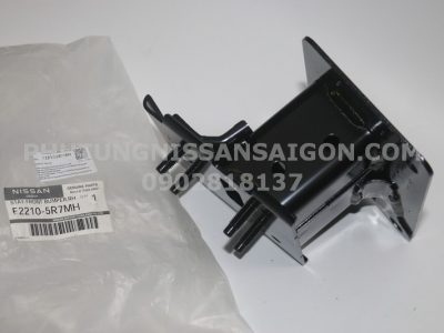 F22105R7MH Xương bắt đèn pha phải bằng sắt NISSAN KICKS P15T