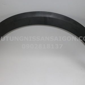 638105RY0A Nẹp vè trước phải NISSAN KICKS P15T